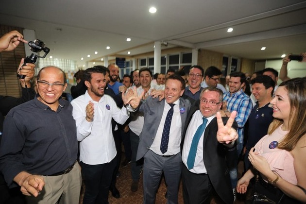 Mansour Elias Karmouche (à frente) é reeleito
foto - OAB/MS