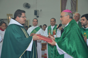 Frei Silvio na celebração de posse como novo pároco da paróquia São José Operário, em Dourados/MS 