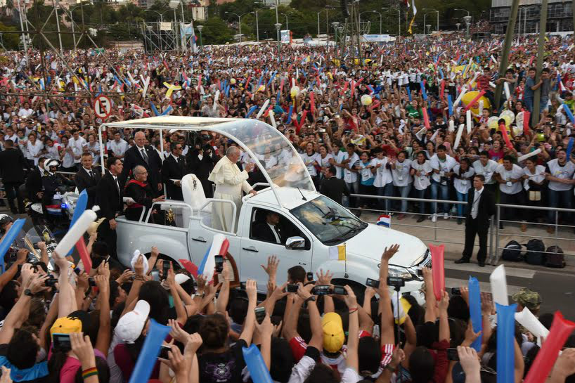 Papa se despede do Paraguai com um vibrante discurso aos jovens