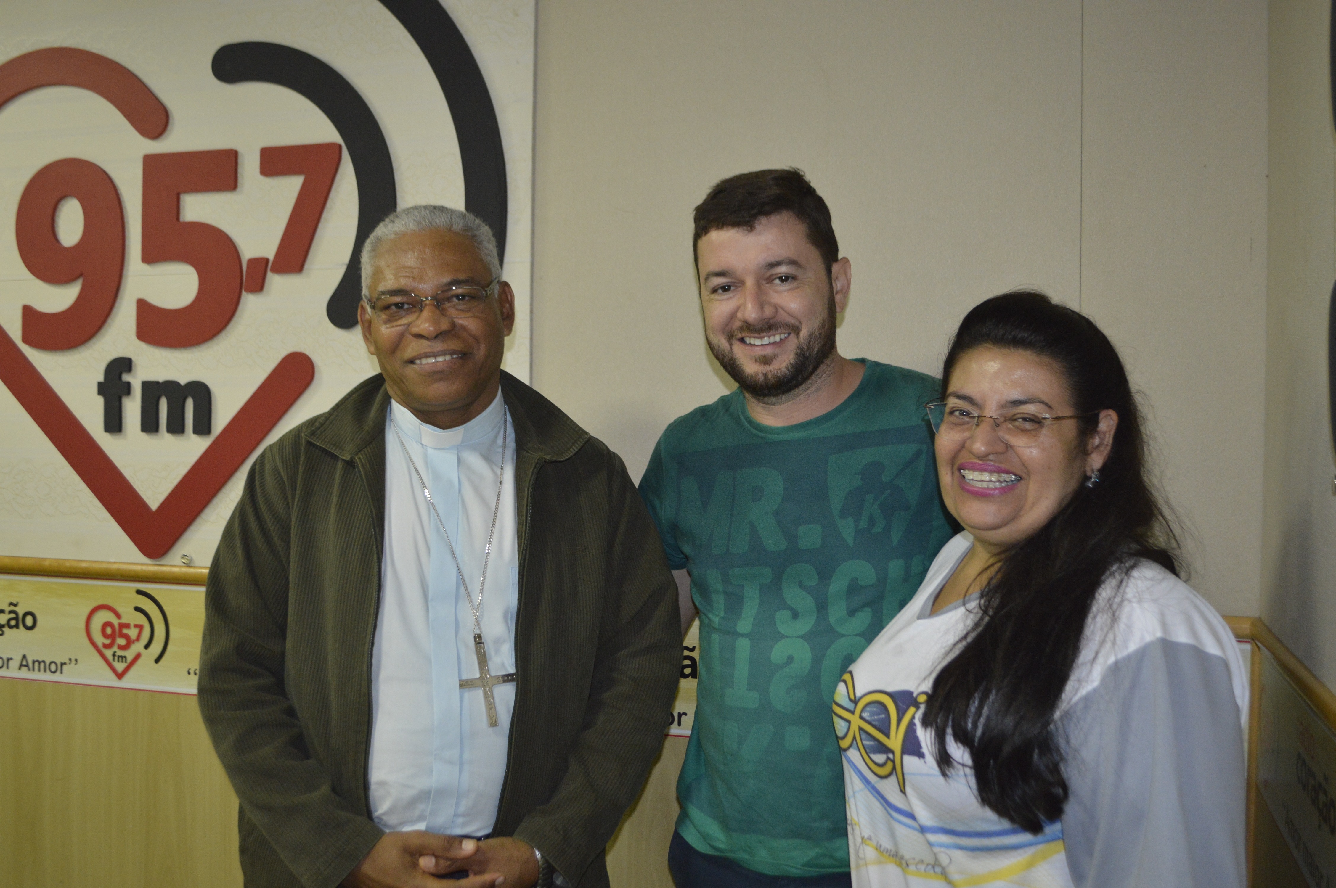 Dom Henrique, Padre Marcos e Rosana. Foto: Rádio Coração FM