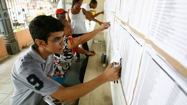 Candidatos devem apresentar documento original e com foto (Foto: Raúl Spinasse/Folhapress)