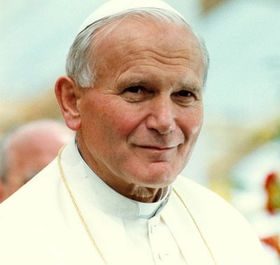 Karol Wojtyła nasceu em Wadowice na Polônia em 18 de maio de 1920. 