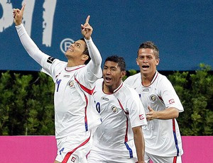 Costarriquenhos comemoram gol sobre o Brasil
(Foto: Reuters)