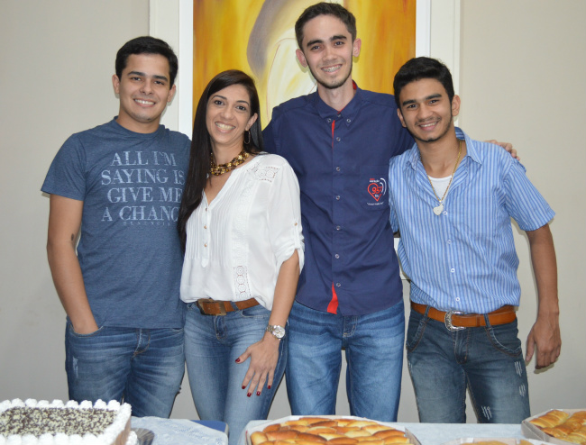 Luiz, Fabiana, Gabriel e Alecsander, aniversariantes dos meses 06 e 07 de 2015