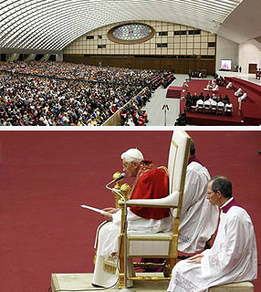 Bento XVI e peregrinos reunidos para a Catequese, na Sala Paulo VI: ''Contribuição mais preciosa que podemos dar à causa da paz é a oração''