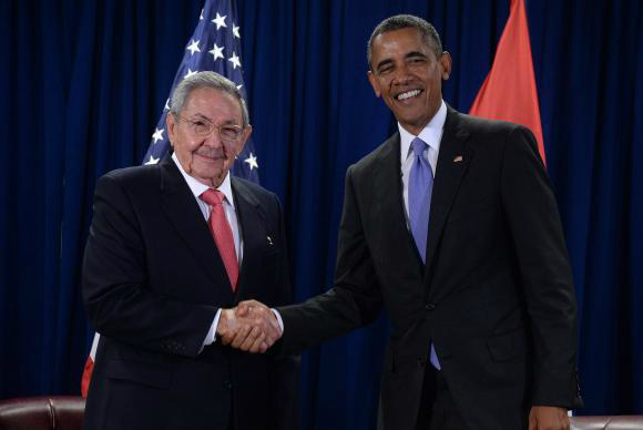 A histórica reaproximação dos EUA com Cuba é um dos maiores legados da atual administração americana. Na foto, os presidentes Raúl Castro e Obama em Nova York EPA/Behar Anthony/Agência Lusa/Direitos Reservados