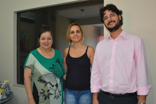 Ozair Sanábria e os representantes do CMAS  Cristiane Sanches e Theodoro Huber.  

Foto : Reynaldo Felix