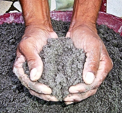 O maior ou menor resultado do uso de pó de rocha nas culturas, não depende exclusivamente do seu uso ou não, mas também da vida biológica do solo
