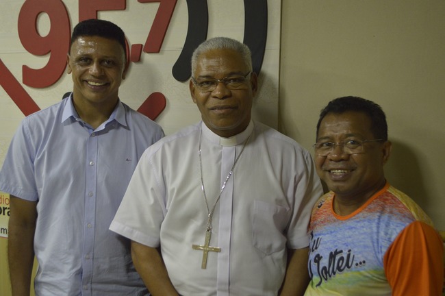 Padre Rubens, Dom Henrique e Padre Gregorius. Foto: Rádio Coração FM