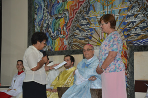 Iirmã Lúcia, renovando os votos perpétuos durante a celebração na Catedral.
