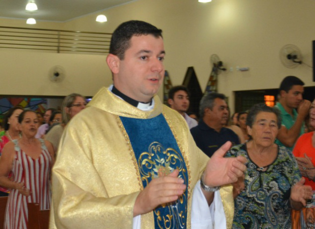 Pe. Marcos Roberto - Pároco da paróquia Santa Teresinha - Jd. Maracanã - 7 anos de sacerdócio