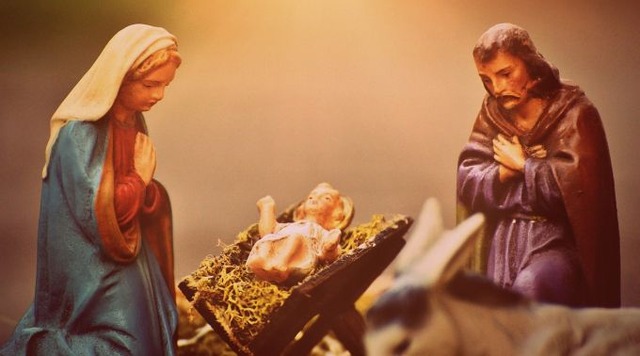 Menino Jesus, Deus que se fez pequeno por nós, diante da cena do teu nascimento, do presépio, estamos reunidos em família para rezar.