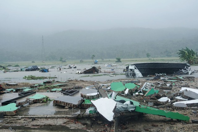 Sobe para 281 número de mortos em tsunami na Indonésia