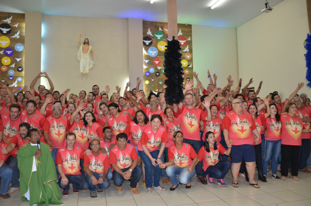 Participantes do 21° Acampamento Sênior, encerrado no domingo(30) com santa missa no Santuário Pe. Pio, na Vila Cachoeirinha, em Dourados.
