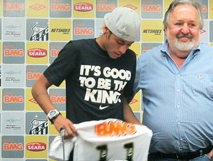 Neymar é aposta da diretoria dentro e fora de campo
(Foto: Adilson Barros / GLOBOESPORTE.COM)