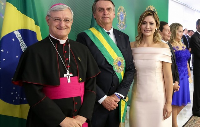 Presidente toma posse e Papa Francisco enviou o Núncio Apostólico no Equador como Legado