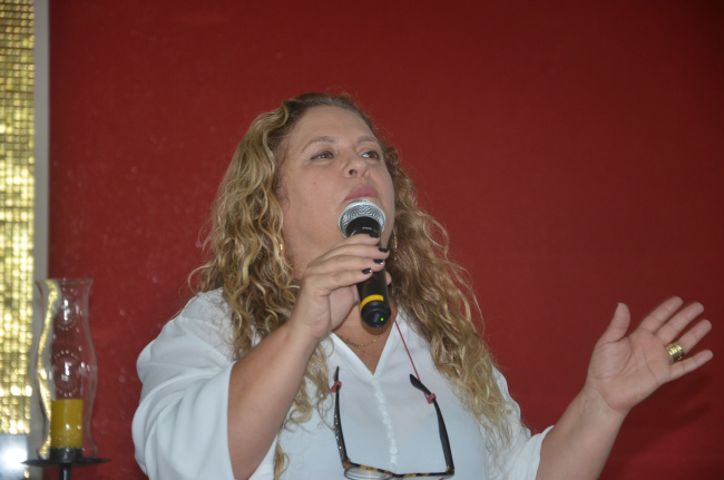 Celina Borges, durante ministração de Retiro na Paróquia Santa Teresinha em Dourados. Foto: Estanislau Sanabria/RC