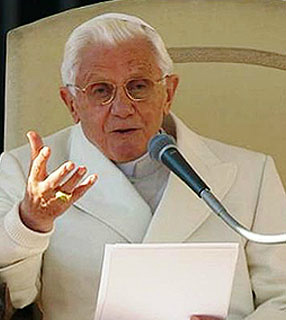 ''Mais forte é o Senhor, nosso verdadeiro Rei e sacerdote, porque combate com a força de Deus''