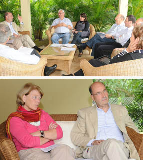 O presidente da AIS, barão Johaness Von Herman Geissler, e sua esposa, princesa Michaela Herman, em reunião com o conselho nacional da AIS