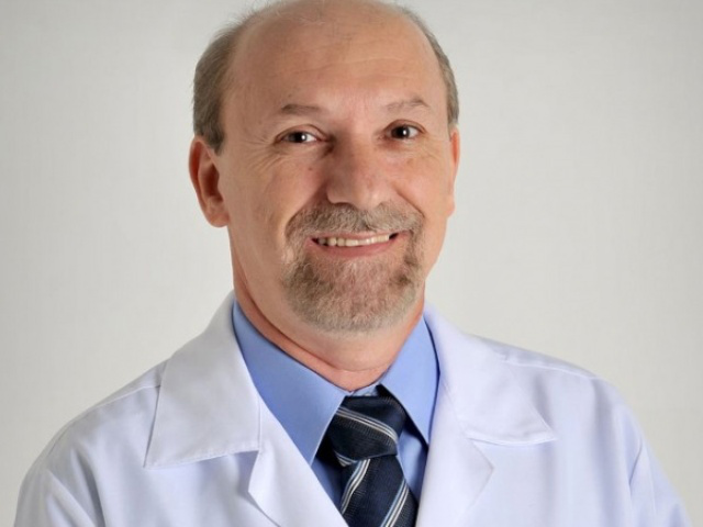 Fonoaudiólogo Ademir Baena, especialista em voz