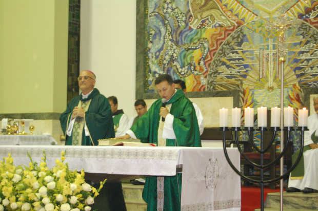 Pe. Crispim Guimarães durante a cerimônia de sua posse como novo pároco da Catedral.