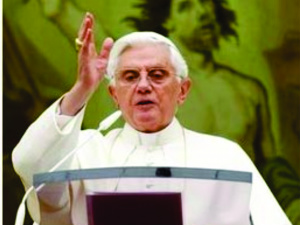 A oração do Pai Nosso ''acolhe e exprime também as necessidades humanas materiais e espirituais'', explica Bento XVI
