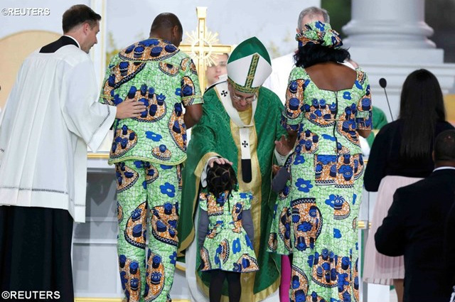 Papa participa do 8º Encontro Mundial das Famílias