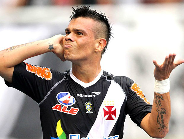 Bernardo celebra o gol que manteve o Vasco vivo no Brasileirão (Foto: Divulgação / Site Oficial do Vasco)