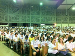 Missa em homenagem às vítimas do incêndio na
boate Kiss em Santa Maria (Foto: Márcio Luiz/G1)