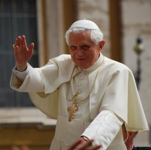 Bento XVI enviou uma mensagem de reconhecimento aos avós em seu dia, a memória de Santa Ana e São Joaquim, segundo a tradição avós do Menino Jesus, celebrada pela Igreja dia 26 de julho