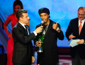 Ronaldinho foi o melhor meia pela esquerda
(Foto: Marcos Ribolli/GLOBOESPORTE.COM)