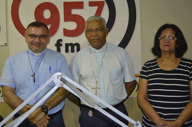 Padre Leão, Dom Henrique e Lidia Benites. Foto: Reynaldo Felix/RC