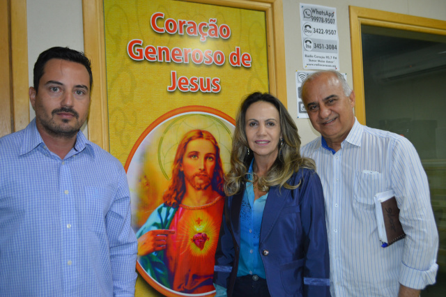 José Rafael (comercial) José Carlos Grande e esposa Elisa Ferraz Grande(proprietários) da HG Dourado, em visita hoje na Rádio Coração.