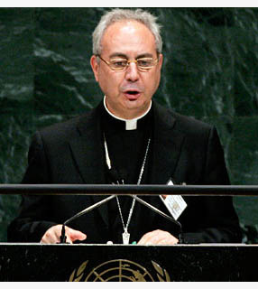 O Secretário de Estado do Vaticano para as Relações Internacionais, Dom , disse que quase 200 milhões de cristãos pode sofrer perseguições