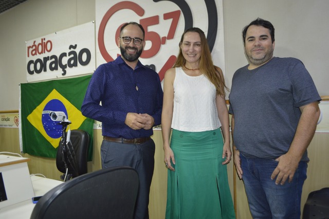Prof. Valdir Costa, Karina Miranda e o comunicador Alcemir Soares, no quadro ‘Empreendedorismo e Negócio, do programa Sintonia do Amor na manhã de hoje 09/11 na Rádio Coração FM. 