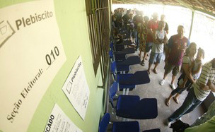 Eleitores em colégio eleitoral de Belém  (Foto:
Tarso Sarraf / O Liberal)