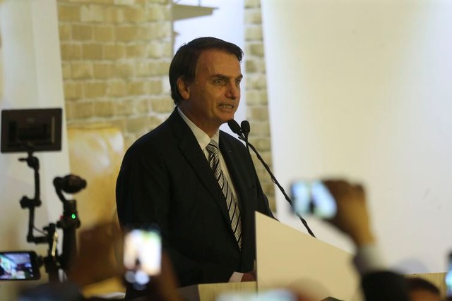 O presidente Jair Bolsonaro participa da solenidade de posse do deputado Alceu Moreira no cargo de presidente da Frente Parlamentar da Agropecuária, no Clube Naval de Brasília. - Valter Campanato/Agência Brasil