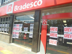 A greve teve início no dia 06 de outubro, período de pagamento de contas assim como salários- Foto: Joandra Alves
