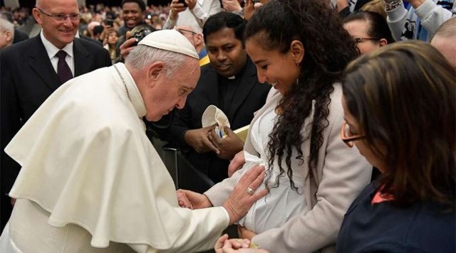 Católicos e ortodoxos podem colaborar em favor das famílias, afirma o Papa