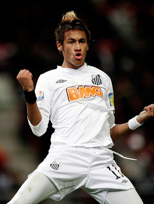 Neymar comemora seu gol  (Foto: Agência AP)