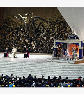 Papa faz sua meditação na Sala Paulo VI, no Vaticano. ''Abandonar-se ao amor de Deus é uma das atitudes de fundo do nosso diálogo com Ele''