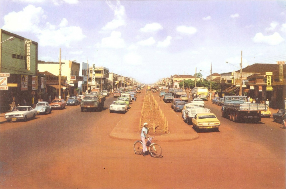 Dourados em 1976. Foto: http://www.opalass.com.br/conheca-o-opala/reportagens-legais/foto-historica-dourados-ms-1976
