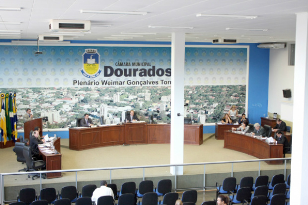 Em sessão extraordinária, vereadores aprovaram três projetos de lei do Executivo (Foto : Éder Gonçalves)