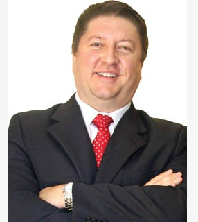 O professor PhD Marcos Crivellaro salienta que é importante pensar e ver a real necessidade daquilo que se está comprando