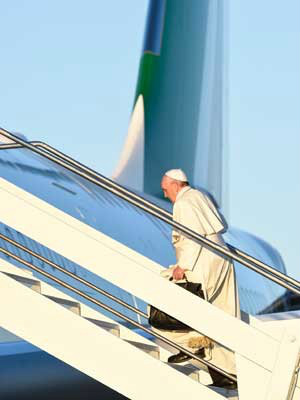 Papa Francisco embarca para a África