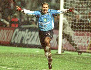 Marcos comemora o título do Palmeiras na
Libertadores 1999 (Foto: Divulgação / Site Oficial)