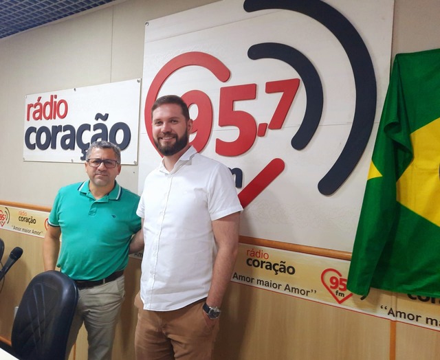 Jornalista Reynaldo Felix ao lado do Pe. Fernando Lorenz. 