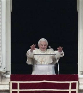 Bento XVI fez uma meditação sobre o Sacramento do Batismo durante o Angelus deste domingo, 08.