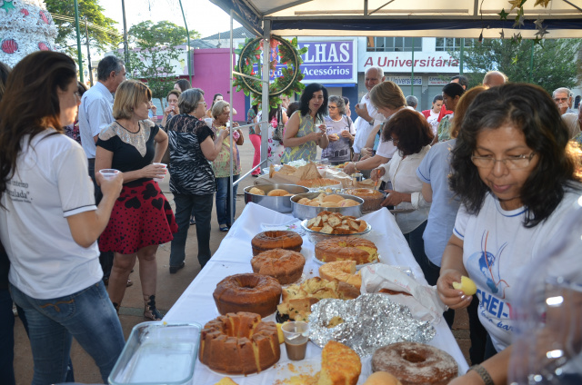 Fiéis realizam café da manhã comunitário na Catedral