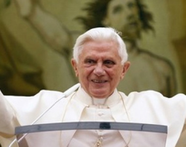 Bento XVI afirmou nesse domingo estar muito satisfeito com a entrada em vigor da convenção que, quando assumida integralmente pelos Estados, banirá as bombas de fragmentação